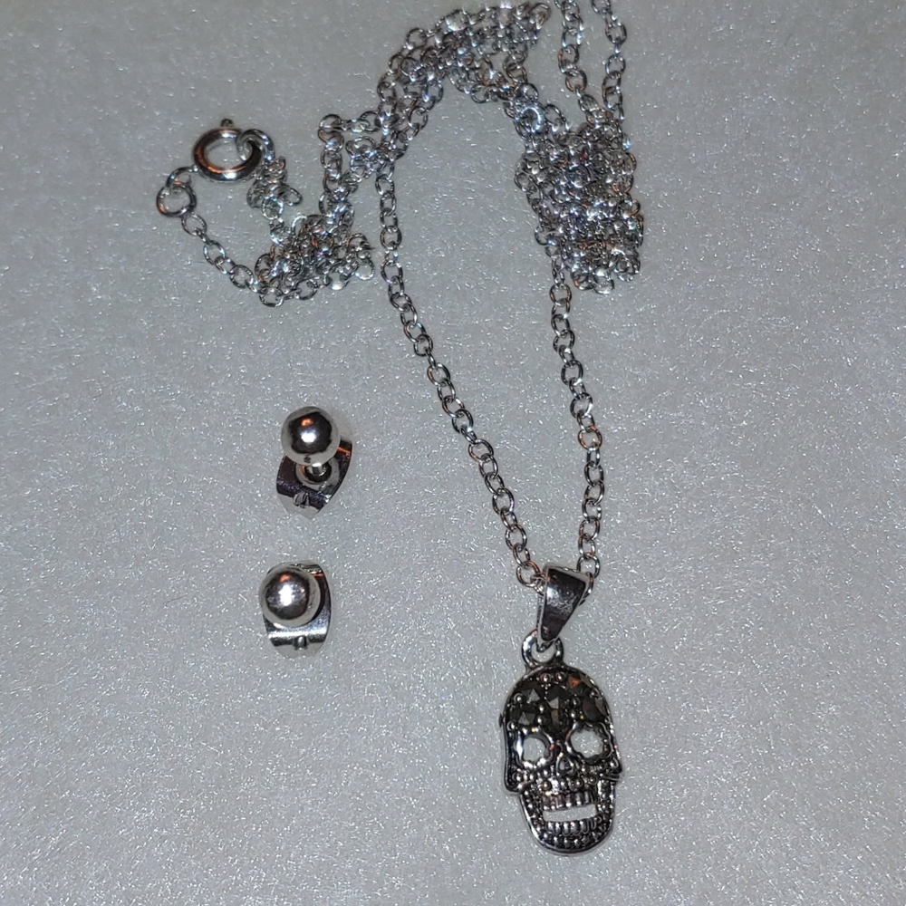 ROMILLY Skull Necklace & Stud Earings